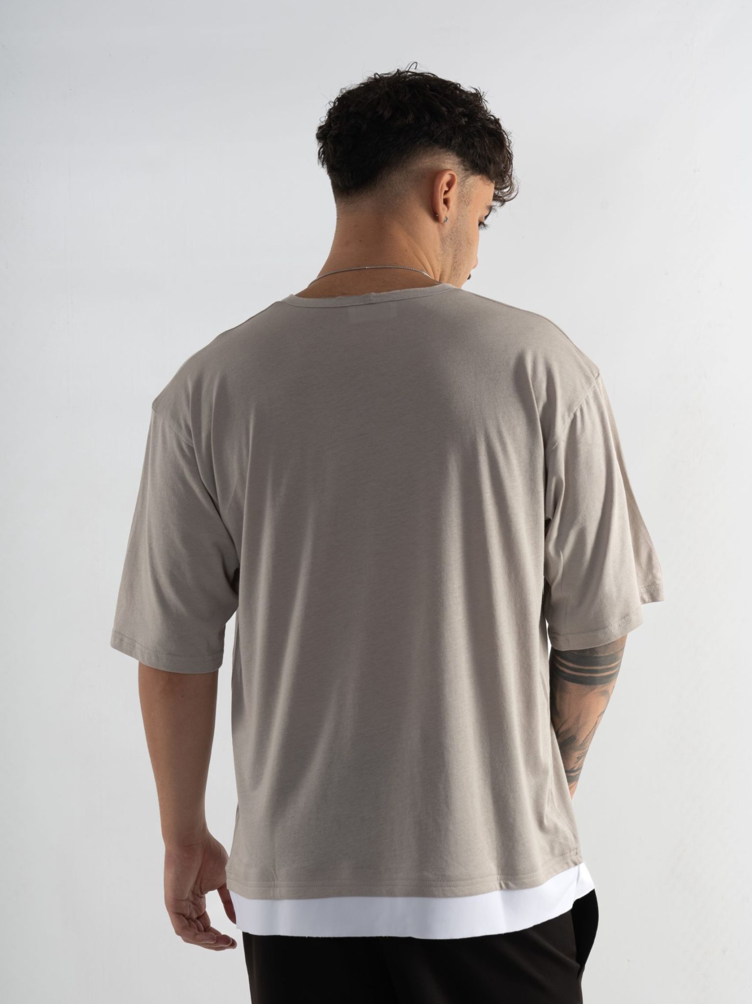 Tricou Gri Prelungire Albă 4