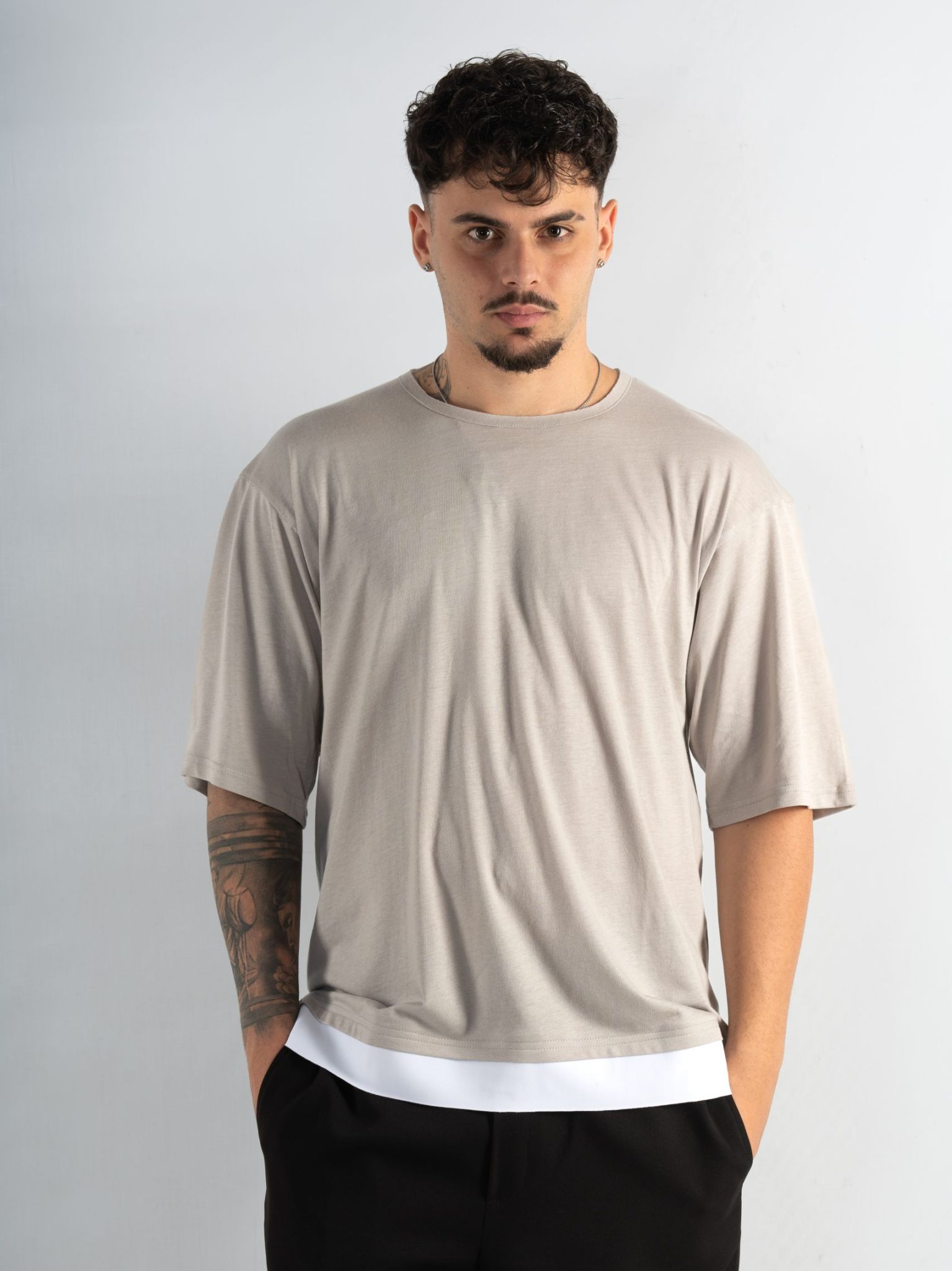 Tricou Gri Prelungire Albă